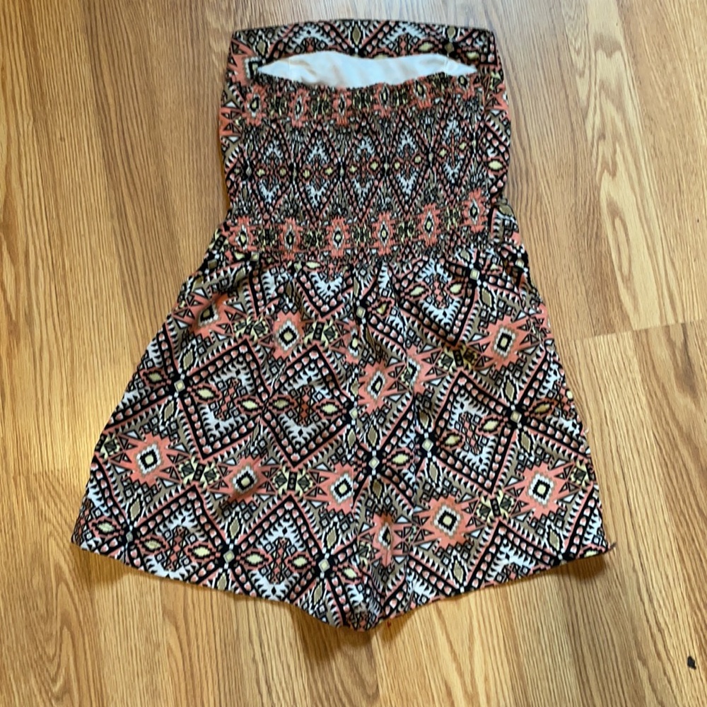 Staples romper - Picture 3 of 3